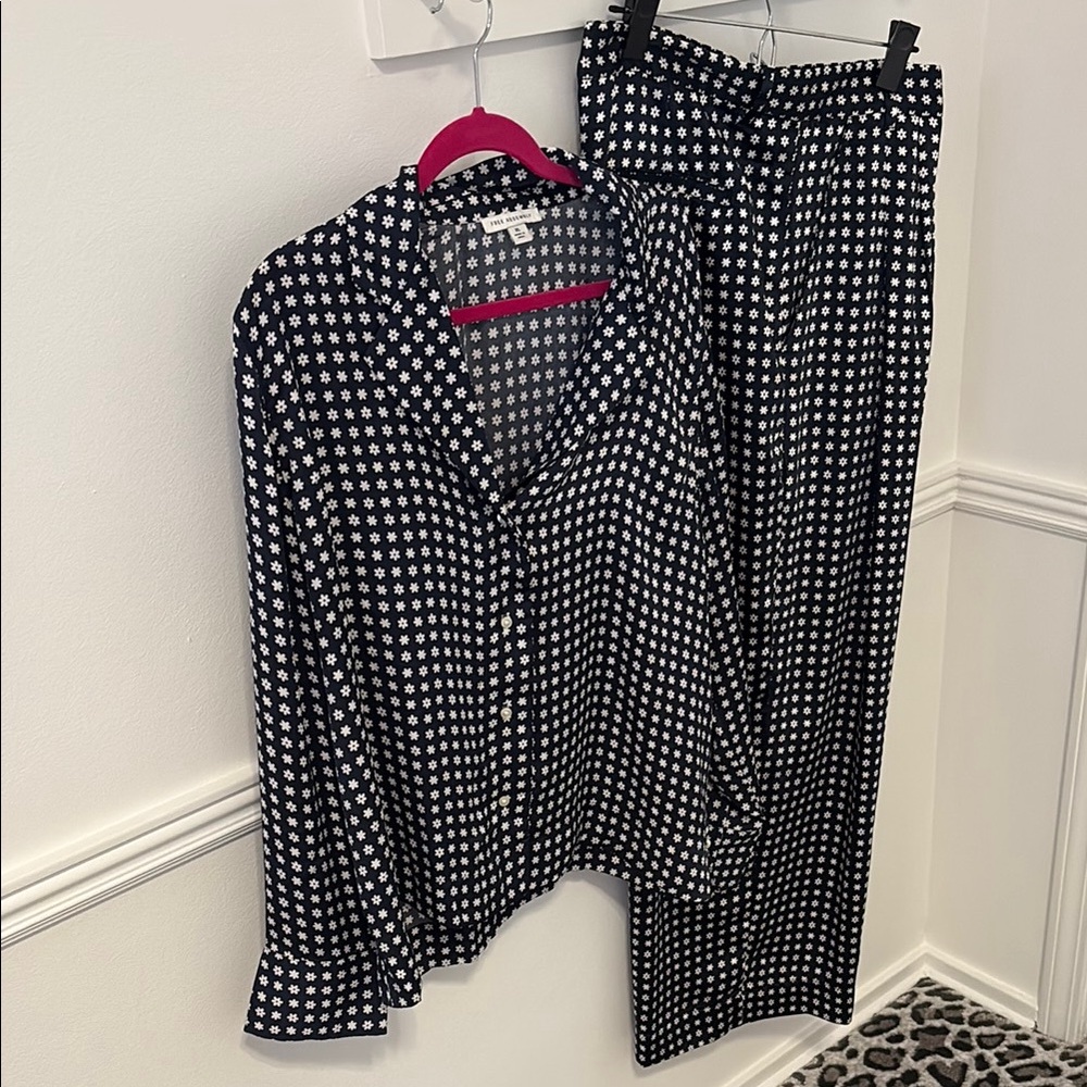 Free Assembly Navy and White Matching Blouse and Trouser Set XL